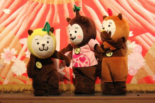 何するか話し合っています。